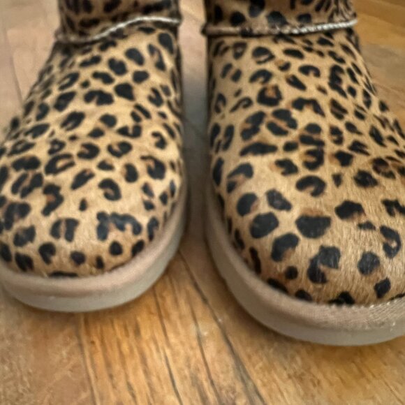 UGG Classic Ultra Mini Leopard Print Size 7 - Picture 4 of 12